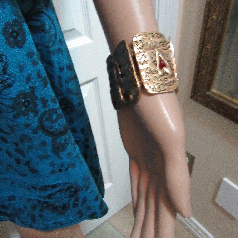 New Stretch Metal Bracelet -small $15. in bundle